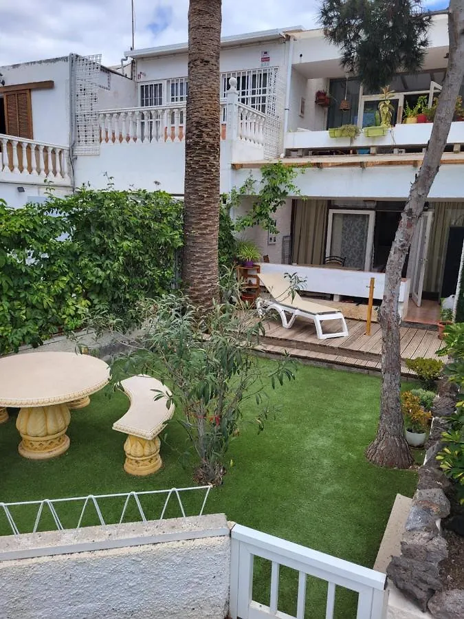 Апартаменты Studio With Garden Арона